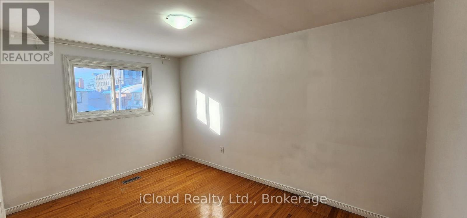 131 Victor Boulevard, Hamilton, ON - Indoor Photo Showing Other Room