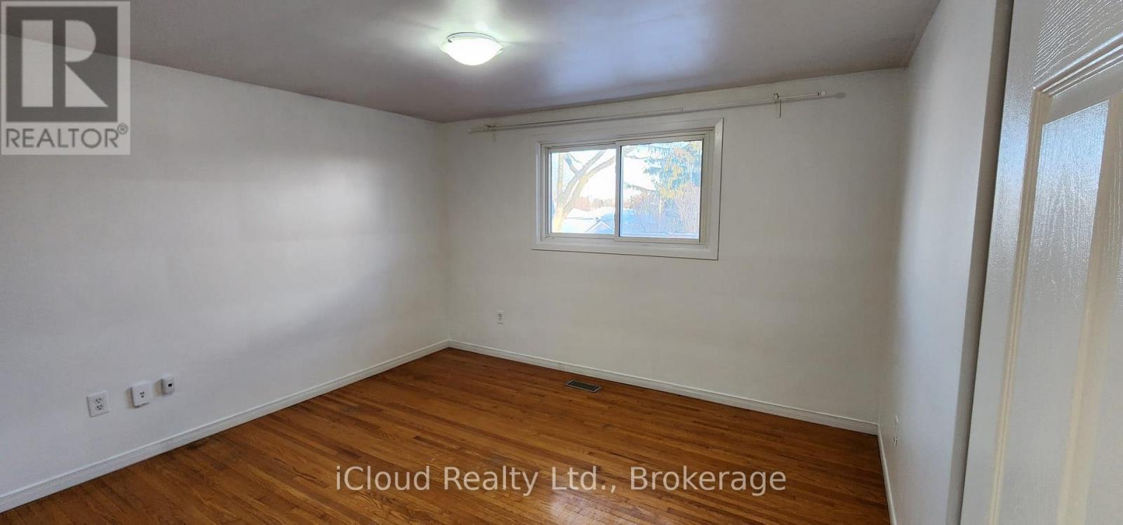 131 Victor Boulevard, Hamilton, ON - Indoor Photo Showing Other Room