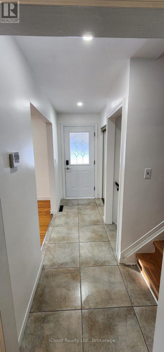 131 Victor Boulevard, Hamilton, ON - Indoor Photo Showing Other Room