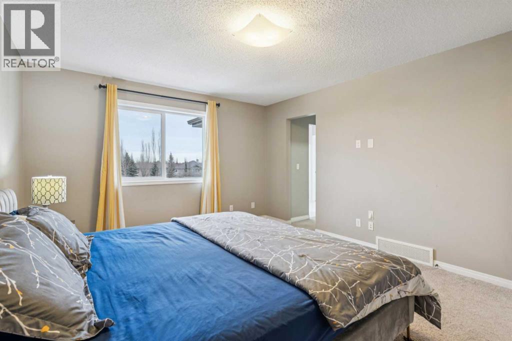71 Walden Manor Se, Calgary, AB - Indoor Photo Showing Bedroom