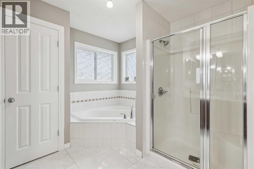 71 Walden Manor Se, Calgary, AB - Indoor Photo Showing Bathroom