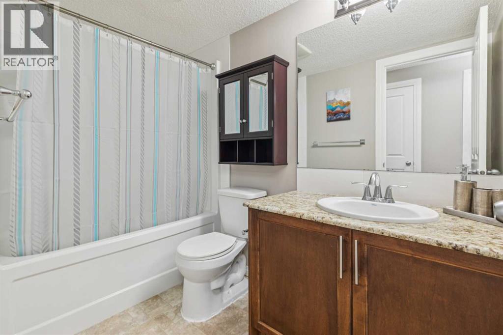 71 Walden Manor Se, Calgary, AB - Indoor Photo Showing Bathroom