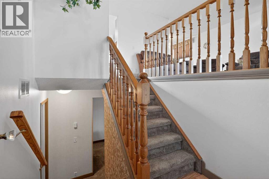 16 Rundleson Way Ne, Calgary, AB - Indoor Photo Showing Other Room