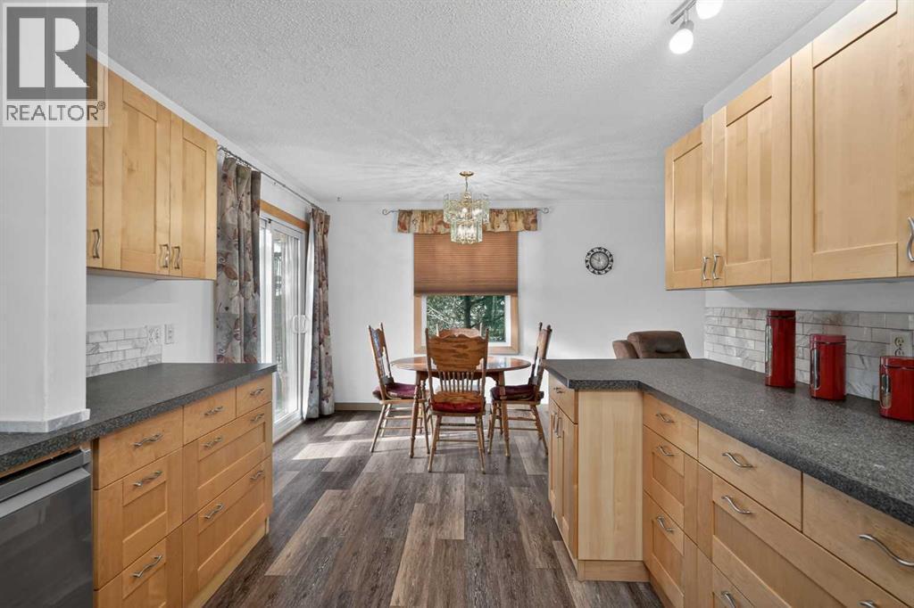 16 Rundleson Way Ne, Calgary, AB - Indoor Photo Showing Kitchen