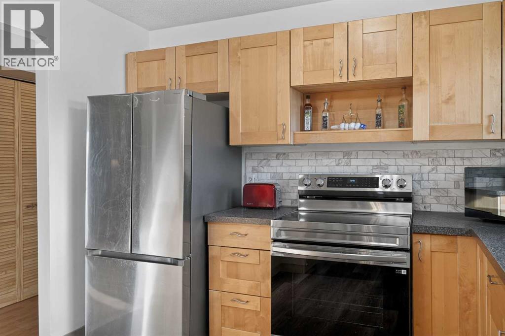 16 Rundleson Way Ne, Calgary, AB - Indoor Photo Showing Kitchen