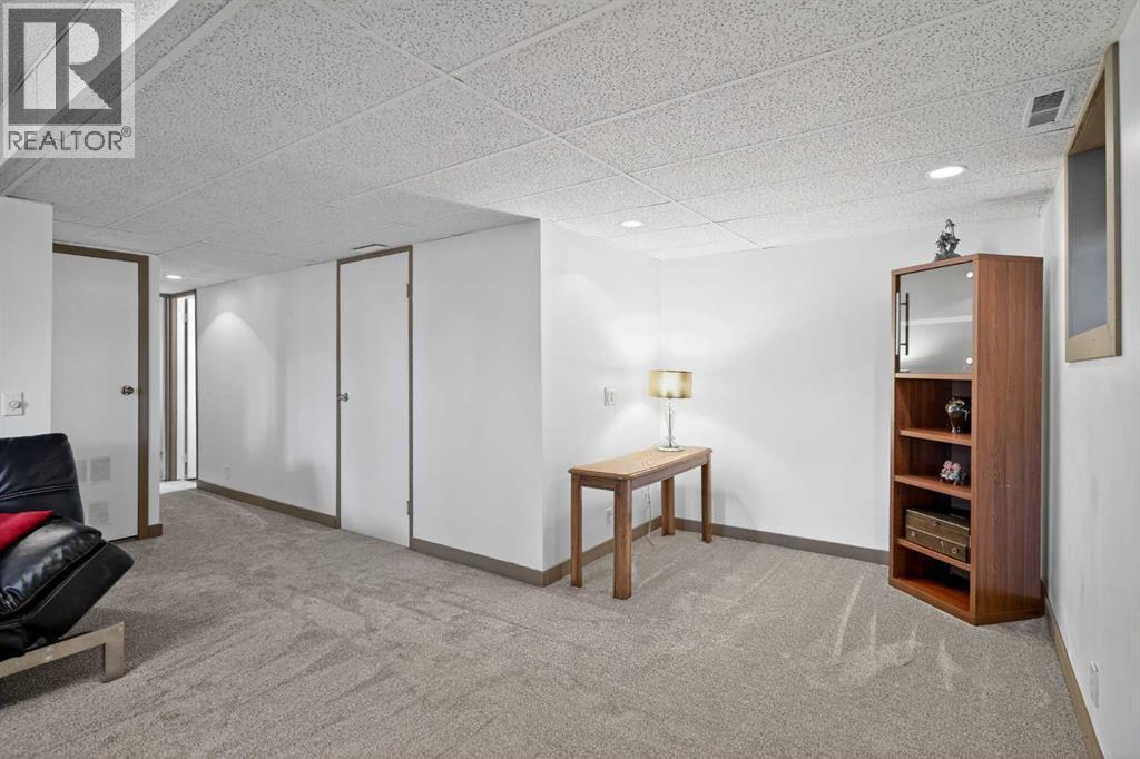 16 Rundleson Way Ne, Calgary, AB - Indoor