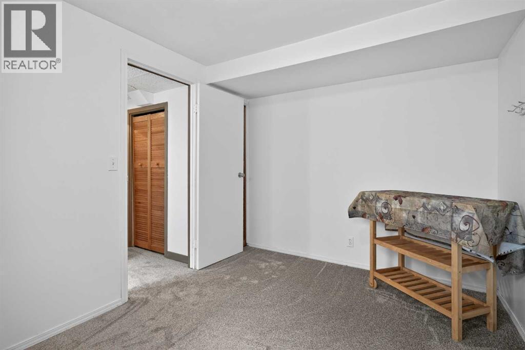 16 Rundleson Way Ne, Calgary, AB - Indoor Photo Showing Other Room