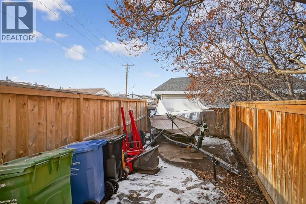 16 Rundleson Way Ne, Calgary, AB - Outdoor