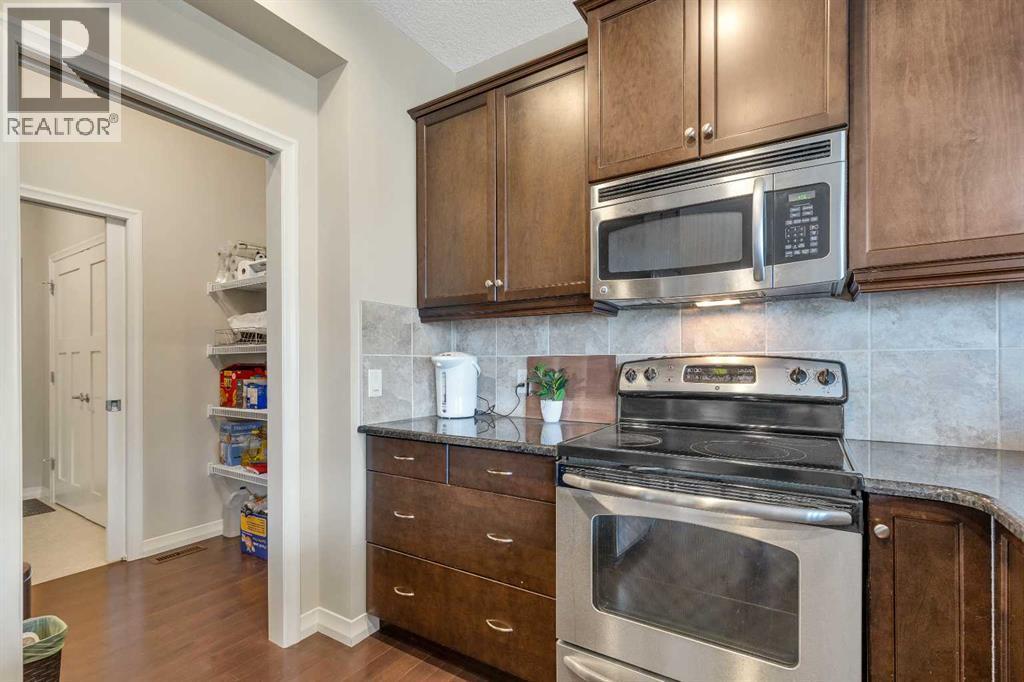 224 Panamount Point Nw, Calgary, AB - Indoor Photo Showing Kitchen