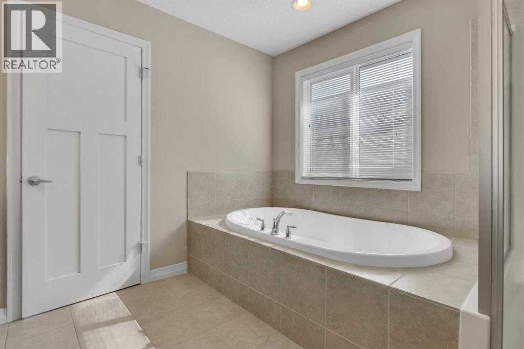 224 Panamount Point Nw, Calgary, AB - Indoor Photo Showing Bathroom