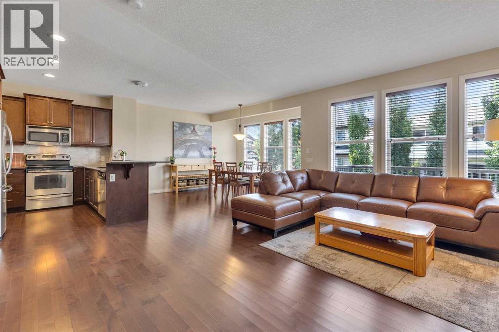 224 Panamount Point Nw, Calgary, AB - Indoor Photo Showing Living Room
