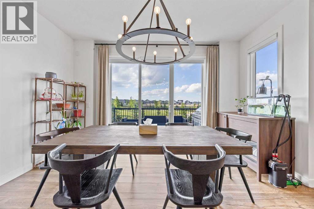 656 Bayview Way Sw, Airdrie, AB - Indoor Photo Showing Dining Room