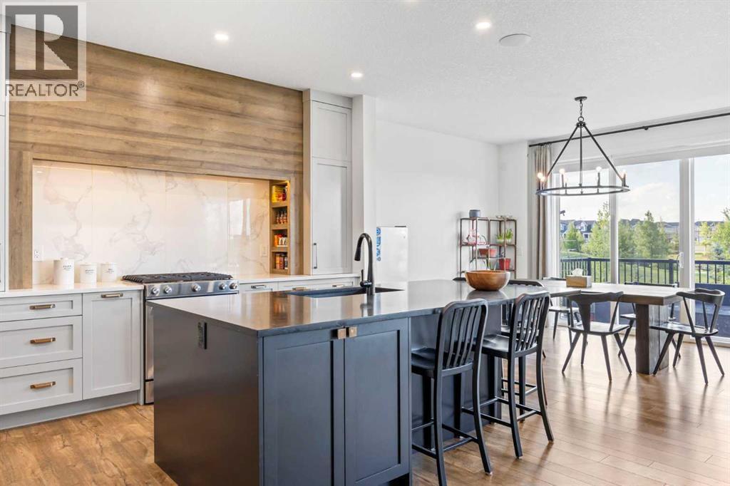 656 Bayview Way Sw, Airdrie, AB - Indoor Photo Showing Other Room