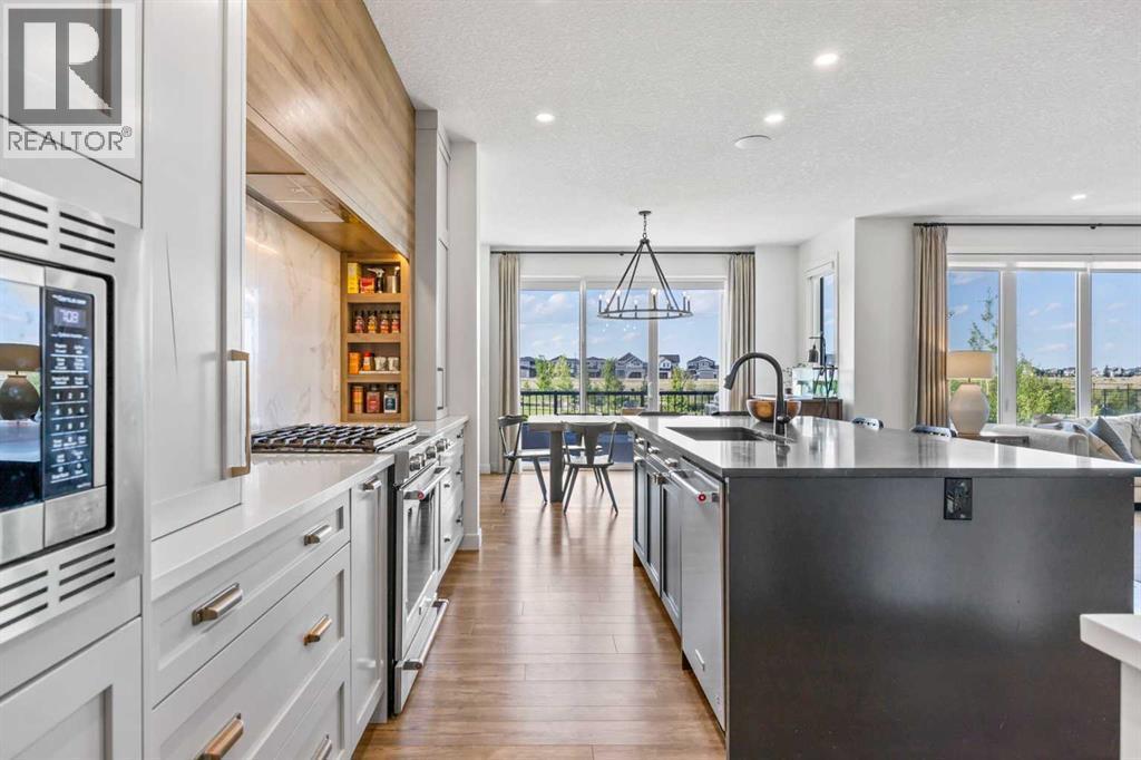 656 Bayview Way Sw, Airdrie, AB - Indoor Photo Showing Kitchen With Upgraded Kitchen