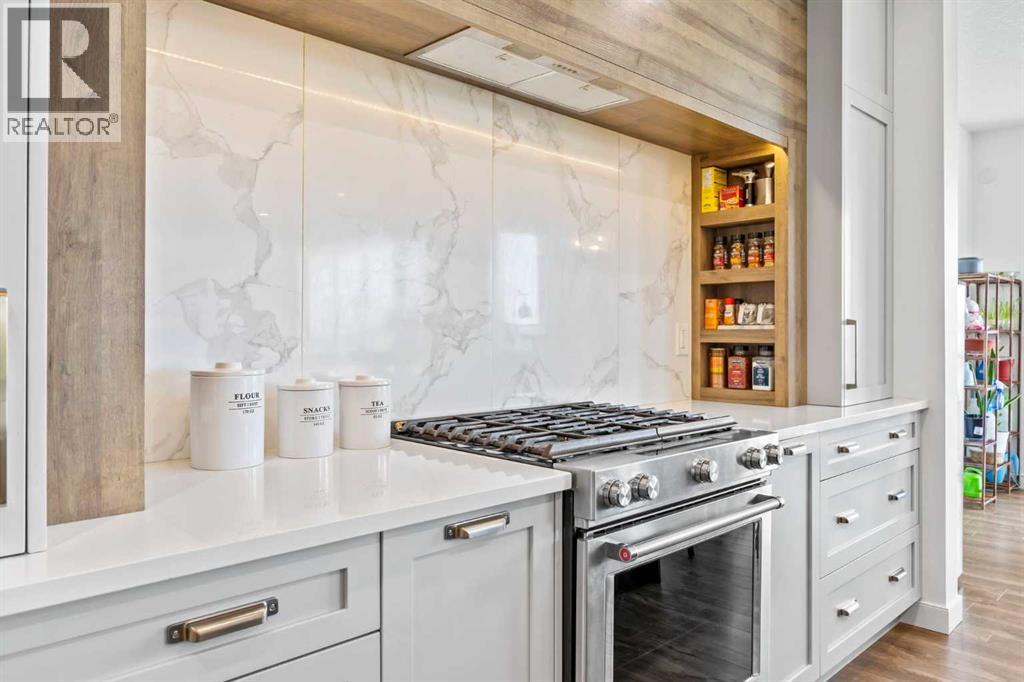 656 Bayview Way Sw, Airdrie, AB - Indoor Photo Showing Kitchen