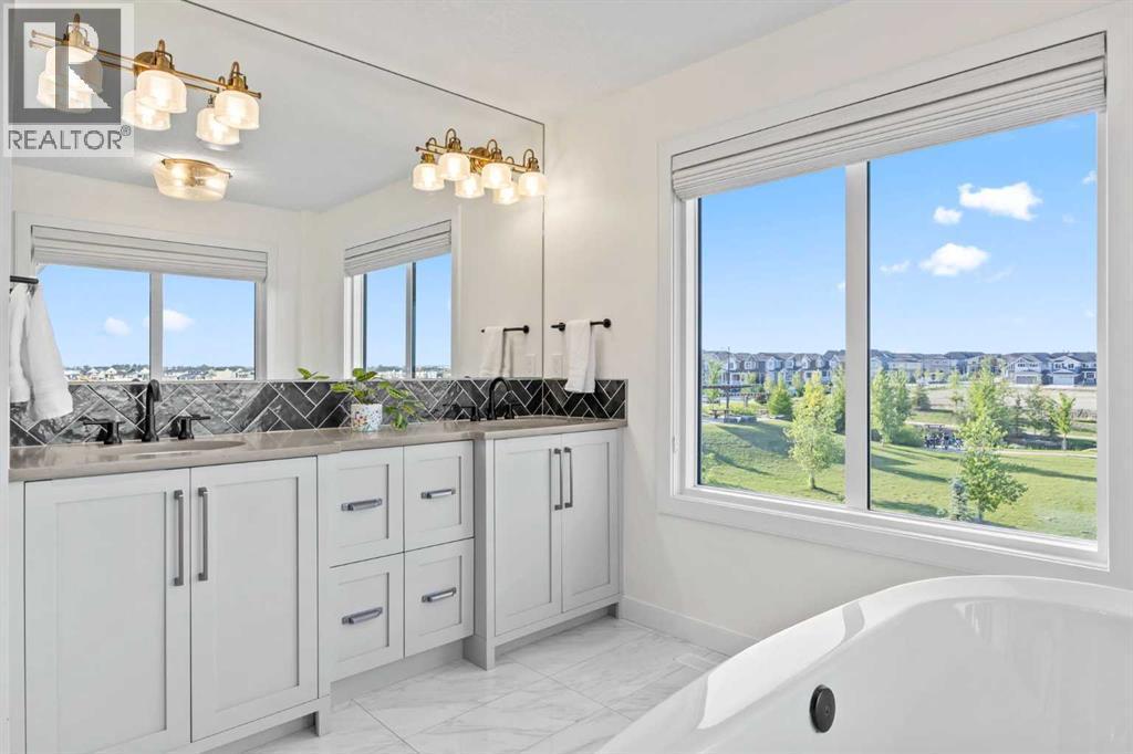 656 Bayview Way Sw, Airdrie, AB - Indoor Photo Showing Bathroom