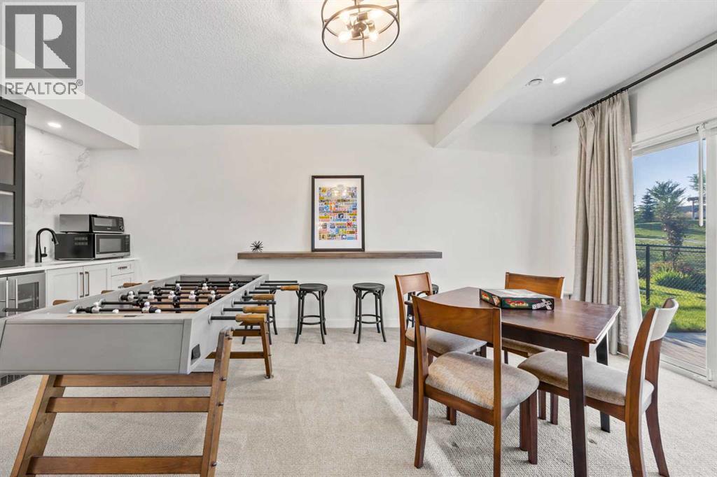 656 Bayview Way Sw, Airdrie, AB - Indoor Photo Showing Dining Room