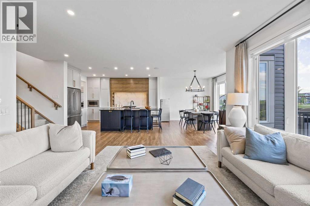 656 Bayview Way Sw, Airdrie, AB - Indoor Photo Showing Living Room