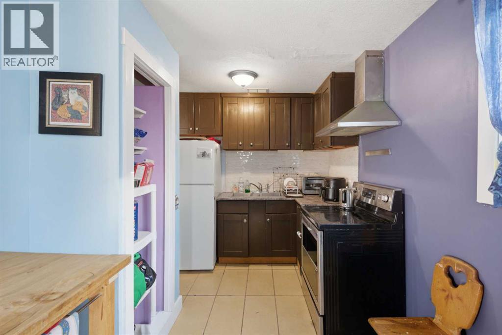 44 Doverdale Mews Se, Calgary, AB - Indoor Photo Showing Kitchen