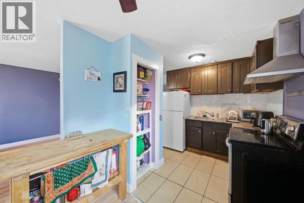 44 Doverdale Mews Se, Calgary, AB - Indoor Photo Showing Kitchen