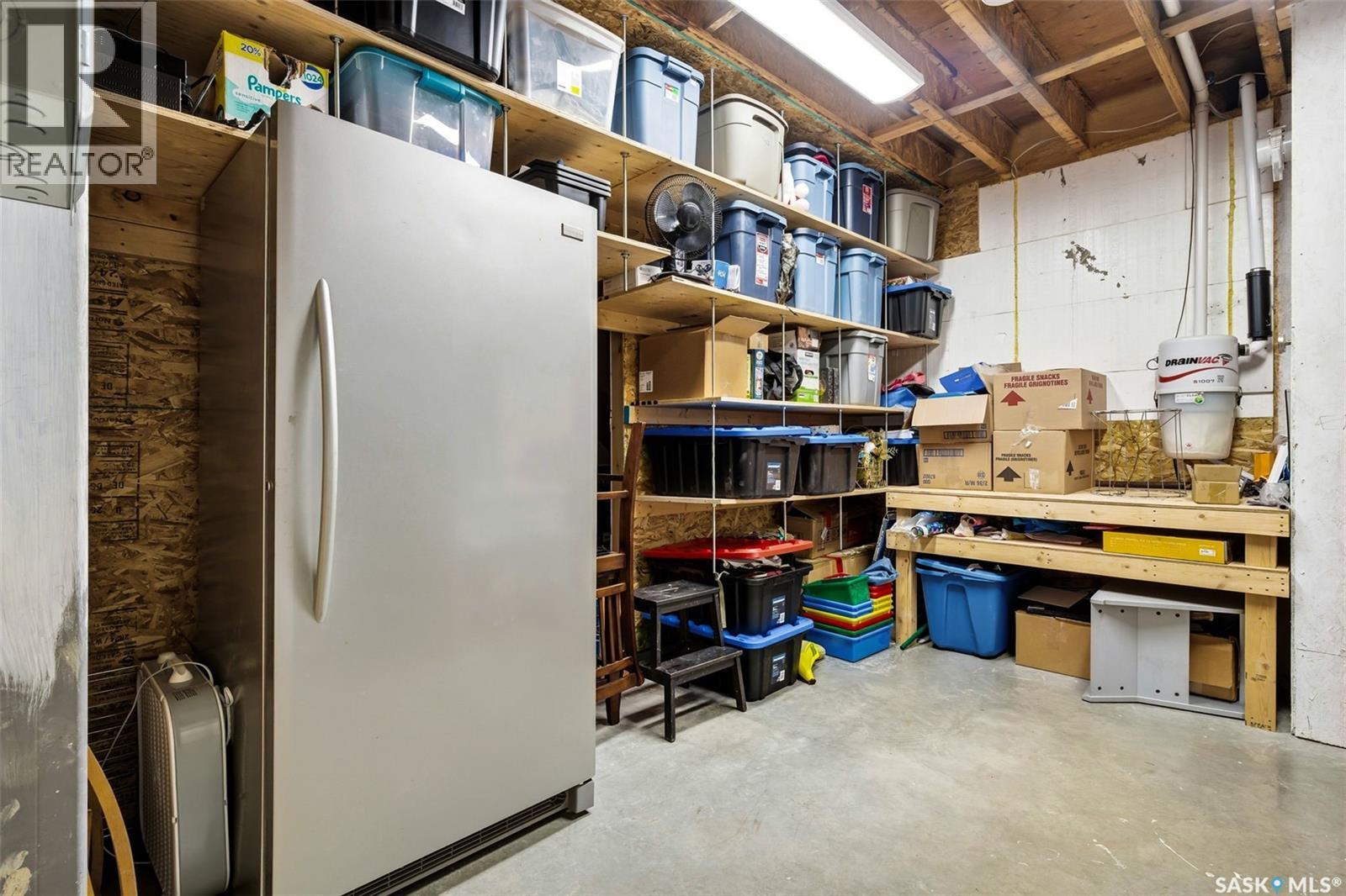 Lockert Acreage, Francis Rm No. 127, SK - Indoor