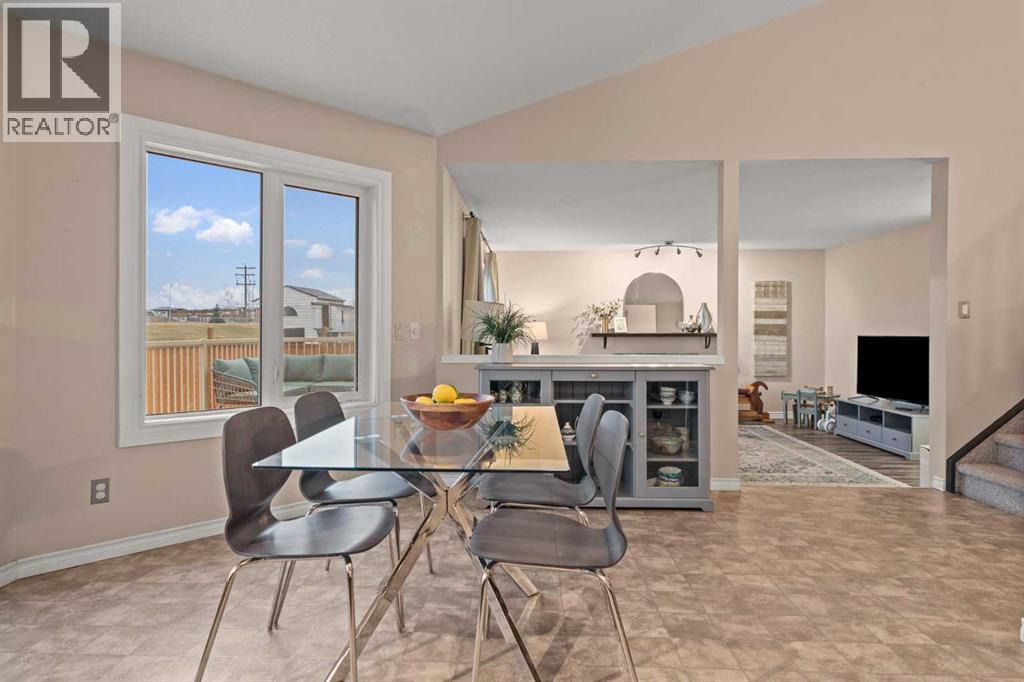 43 Sunset Crescent, Okotoks, AB - Indoor Photo Showing Dining Room