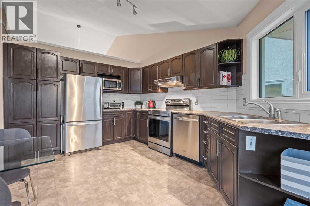 43 Sunset Crescent, Okotoks, AB - Indoor Photo Showing Kitchen With Double Sink