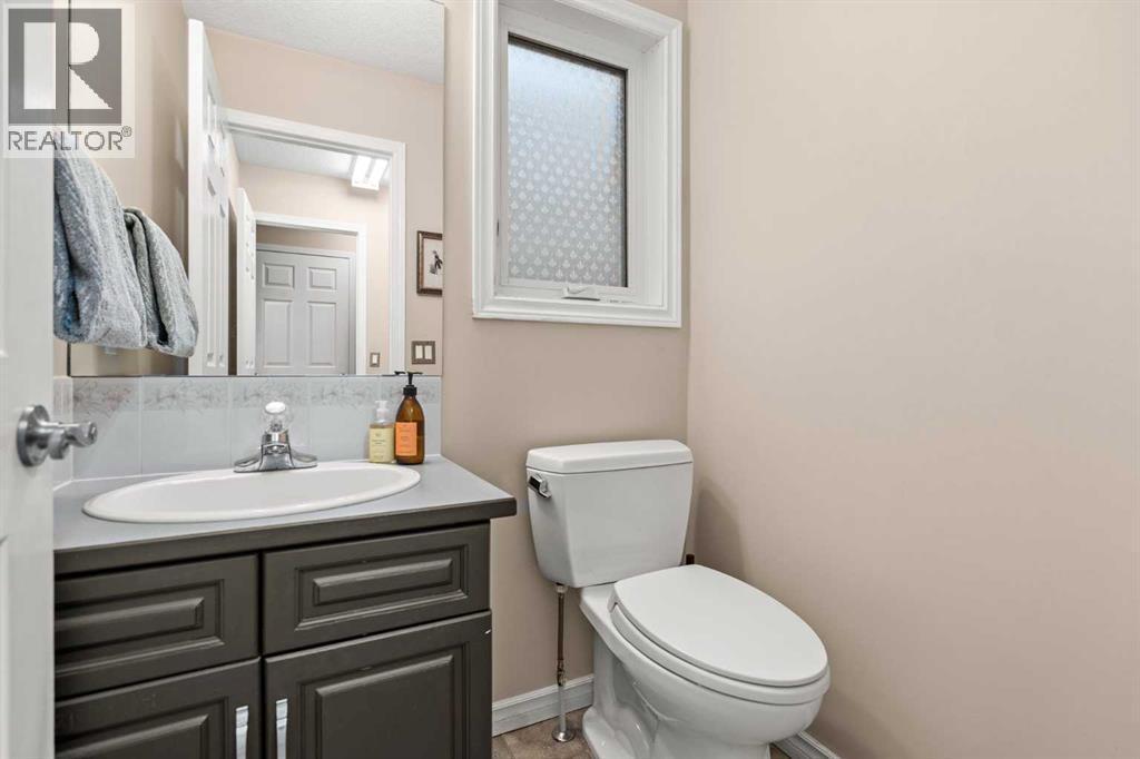 43 Sunset Crescent, Okotoks, AB - Indoor Photo Showing Bathroom
