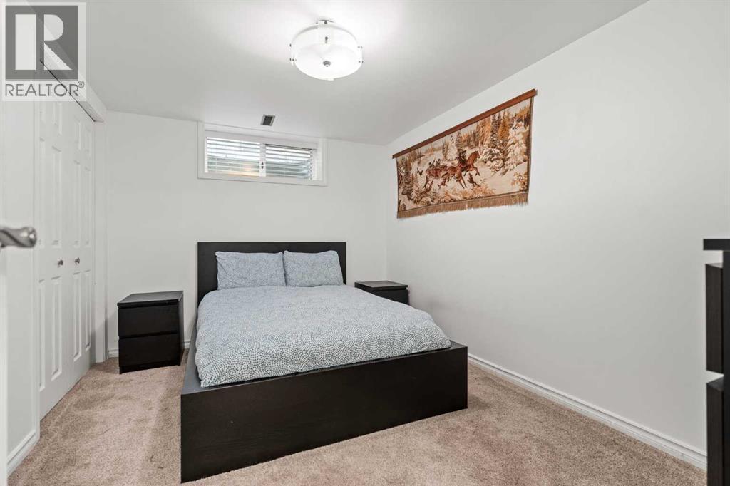 43 Sunset Crescent, Okotoks, AB - Indoor Photo Showing Bedroom