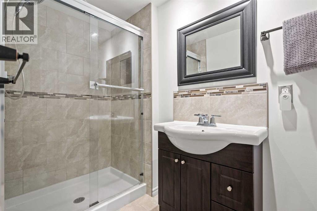 43 Sunset Crescent, Okotoks, AB - Indoor Photo Showing Bathroom