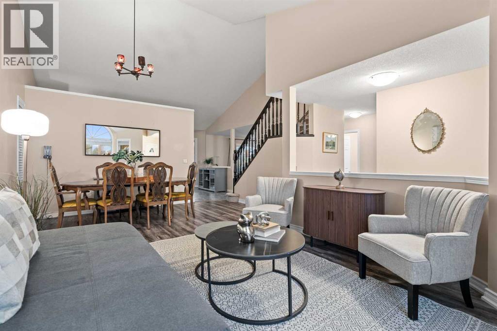43 Sunset Crescent, Okotoks, AB - Indoor Photo Showing Living Room