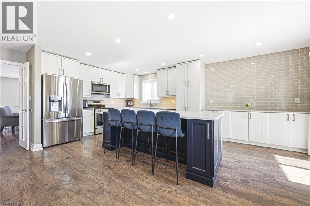 47 Fuller Drive, Caledonia, ON - Indoor Photo Showing Kitchen With Upgraded Kitchen