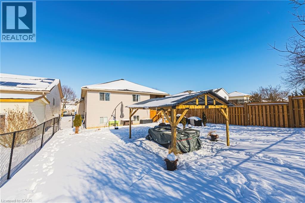 47 Fuller Drive, Caledonia, ON - Outdoor