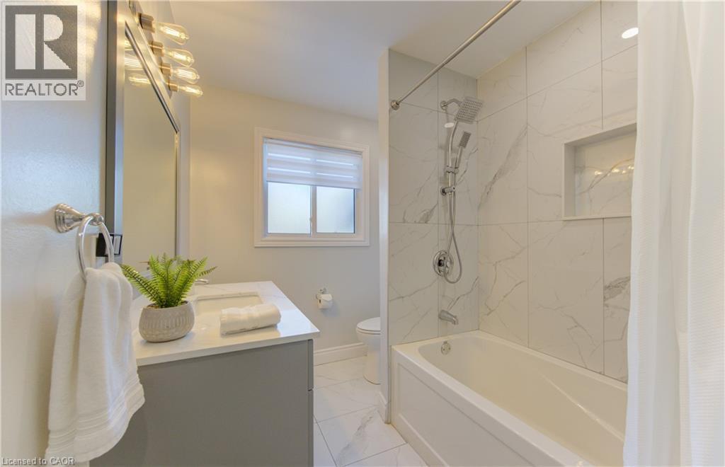322 Daleview Place, Waterloo, ON - Indoor Photo Showing Bathroom