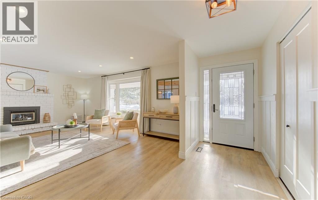 322 Daleview Place, Waterloo, ON - Indoor With Fireplace