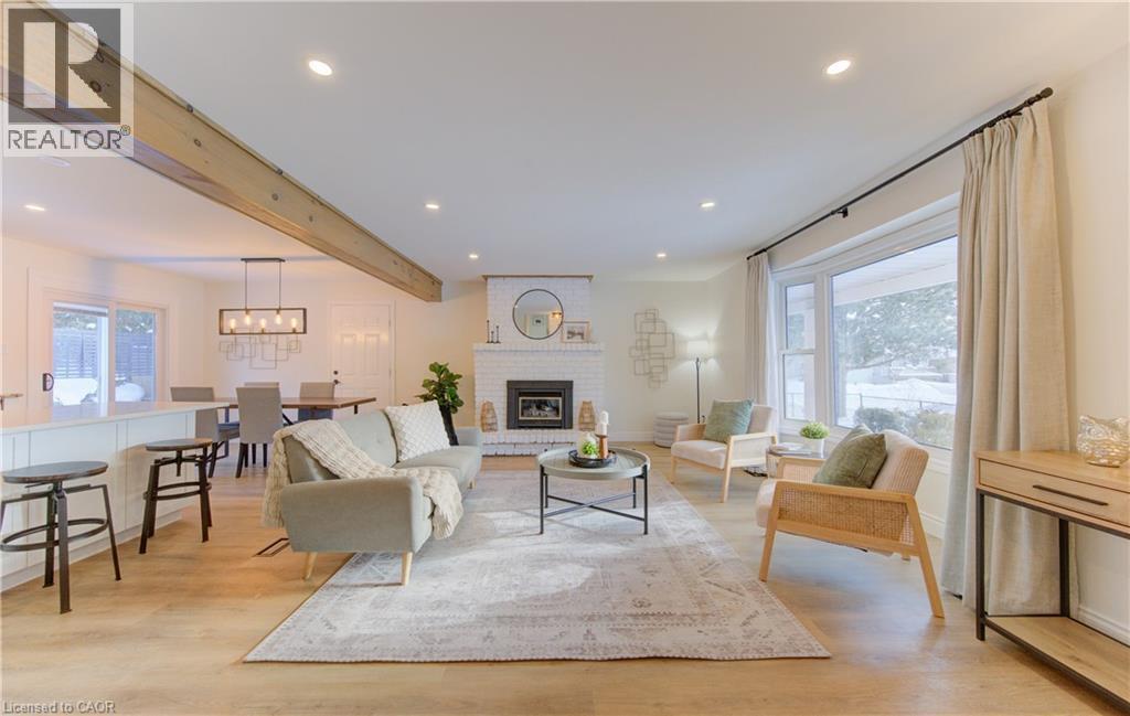 322 Daleview Place, Waterloo, ON - Indoor Photo Showing Living Room With Fireplace