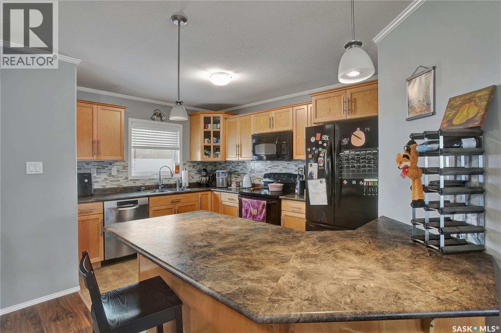 204 110 Shillington Crescent, Saskatoon, SK - Indoor Photo Showing Kitchen With Double Sink