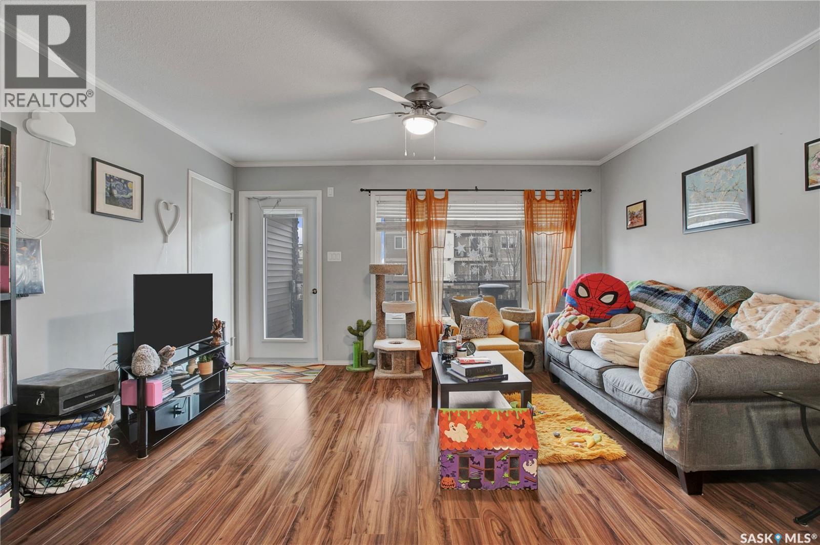 204 110 Shillington Crescent, Saskatoon, SK - Indoor Photo Showing Living Room