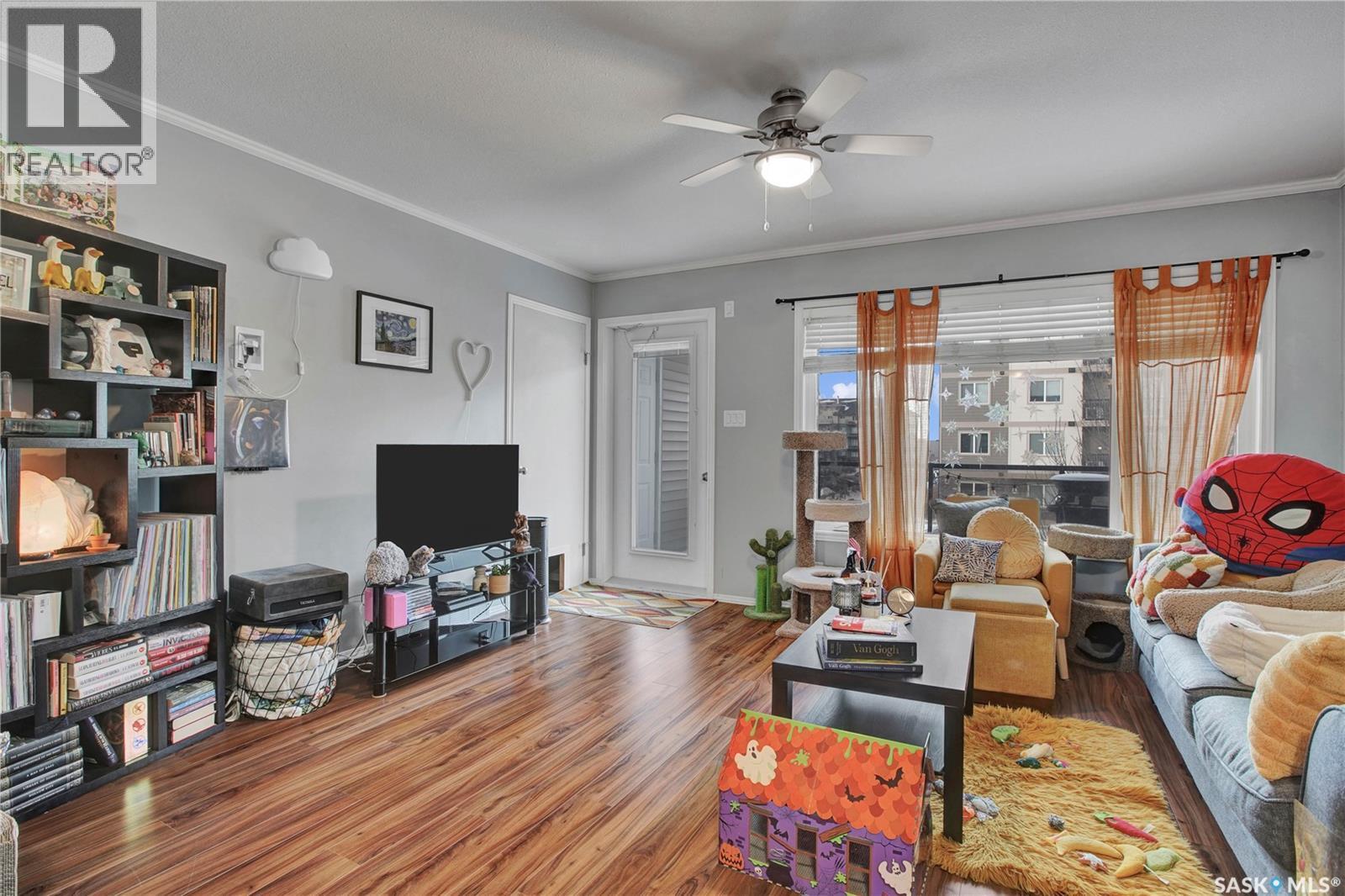 204 110 Shillington Crescent, Saskatoon, SK - Indoor Photo Showing Living Room