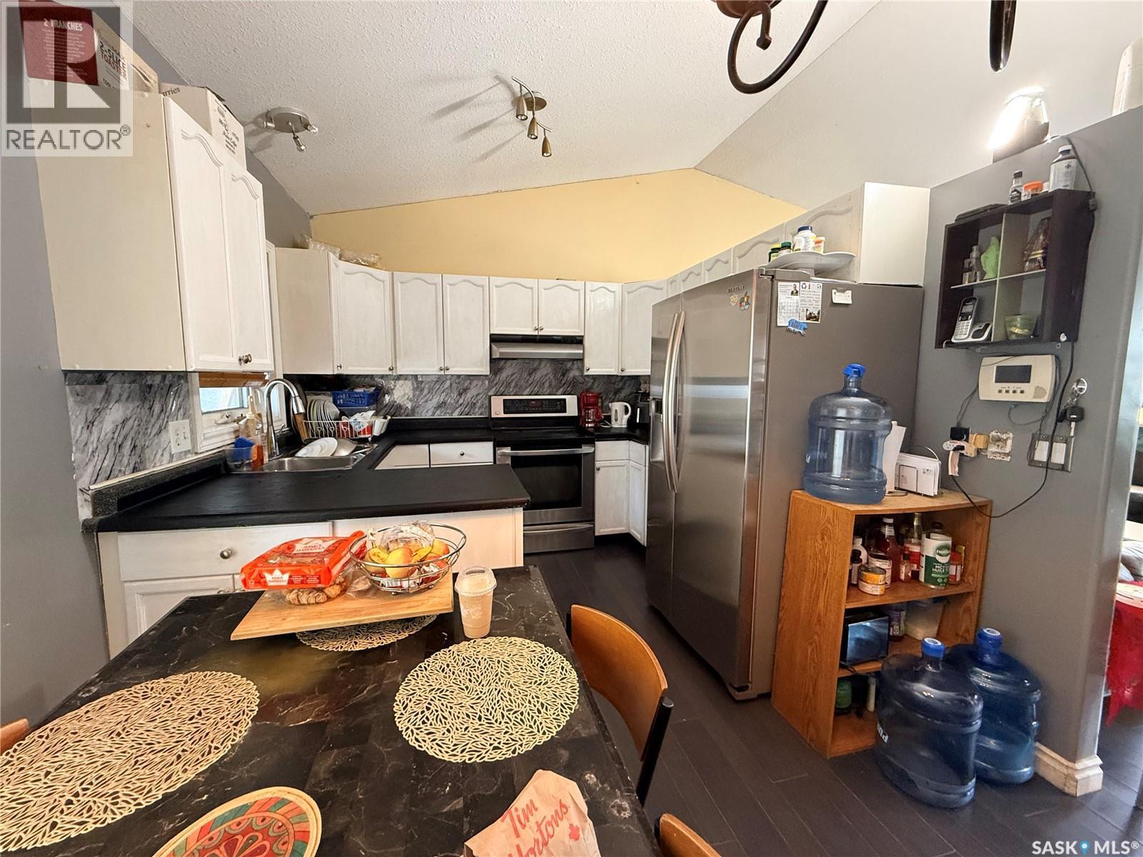 1322 Junor Avenue, Saskatoon, SK - Indoor Photo Showing Kitchen