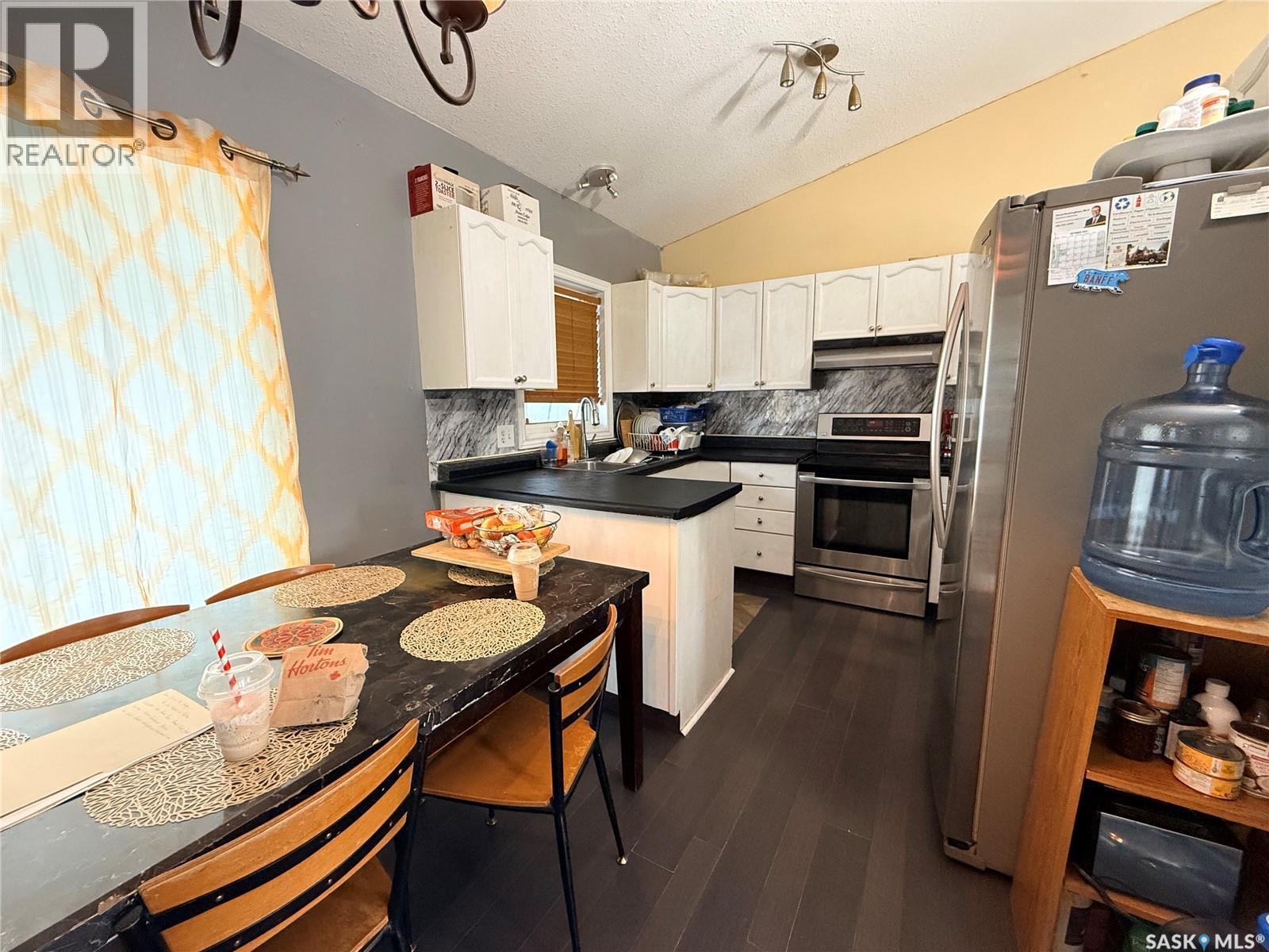 1322 Junor Avenue, Saskatoon, SK - Indoor Photo Showing Kitchen