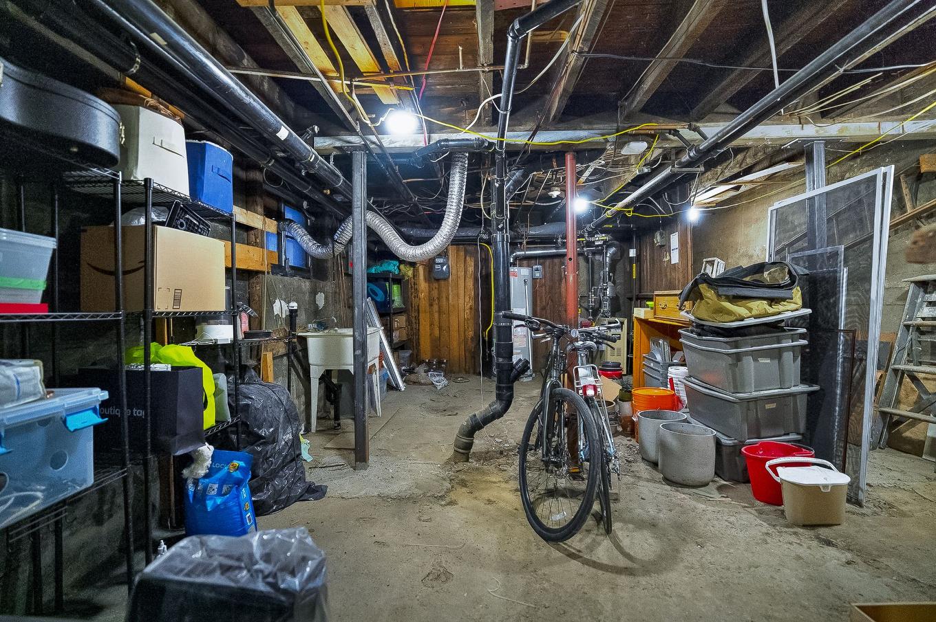 Rangement - 2145 Av. Old Orchard, Montréal (Côte-Des-Neiges/Notre-Dame-De-Grâce), QC - Indoor Photo Showing Basement