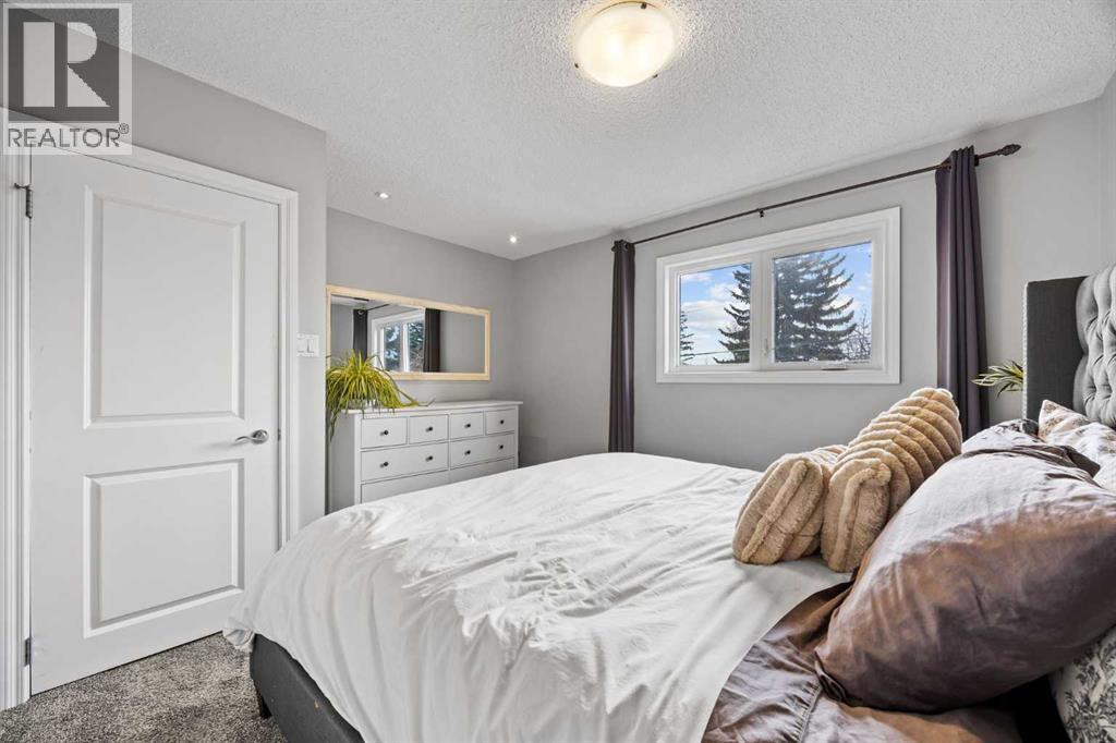 123 Sackville Drive Sw, Calgary, AB - Indoor Photo Showing Bedroom