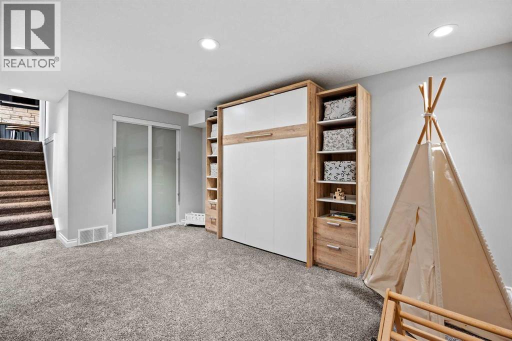 123 Sackville Drive Sw, Calgary, AB - Indoor Photo Showing Other Room
