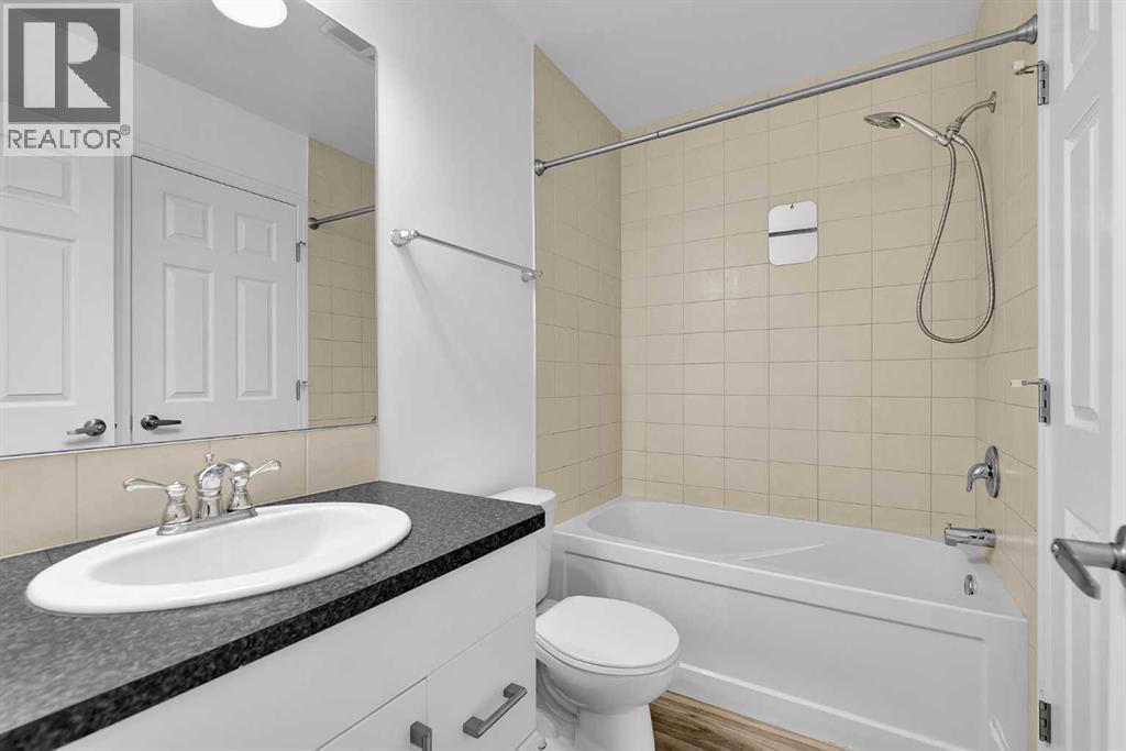 4-pc bathroom - 169 Windstone Park Sw, Airdrie, AB - Indoor Photo Showing Bathroom