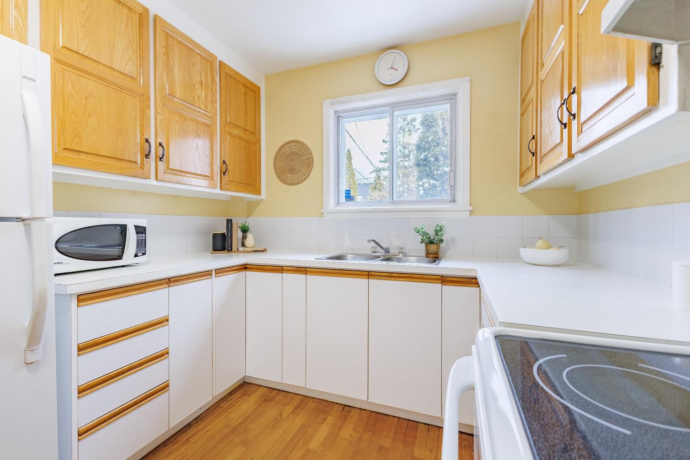 Kitchen - 860 47E Avenue, Montréal (Lachine), QC - Indoor Photo Showing Kitchen With Double Sink