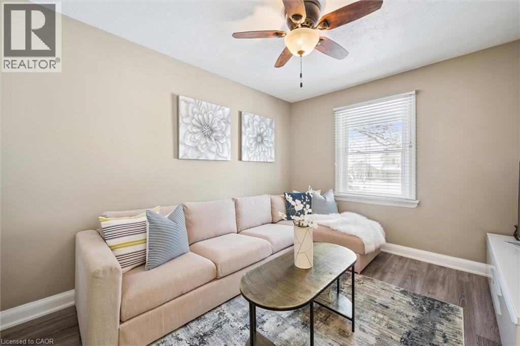 164 Jackson Avenue, Kitchener, ON - Indoor Photo Showing Living Room