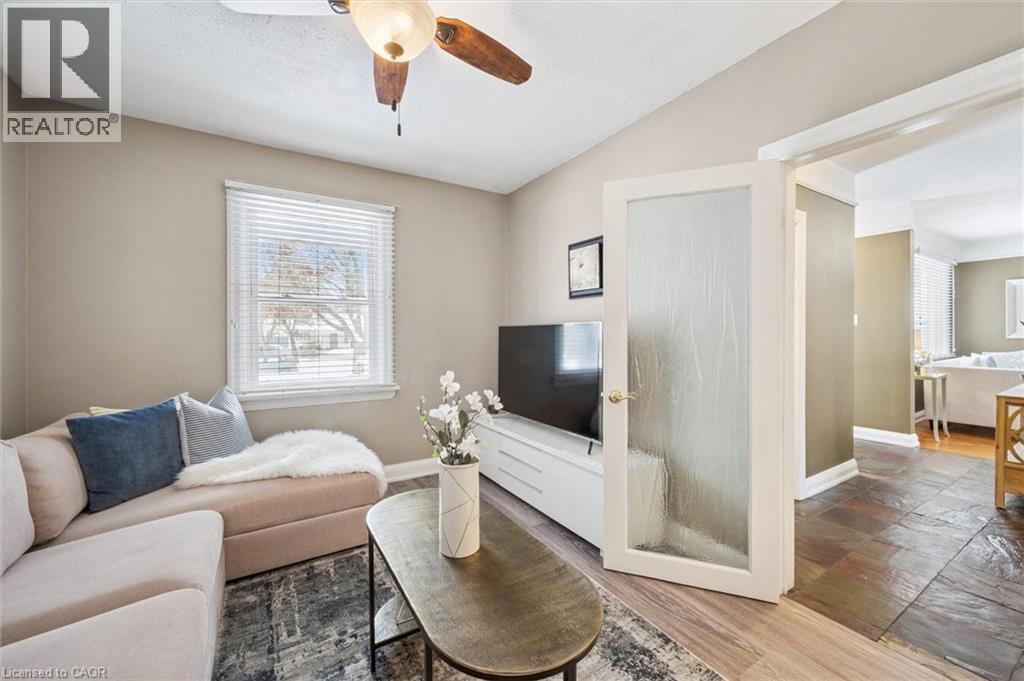 164 Jackson Avenue, Kitchener, ON - Indoor Photo Showing Living Room