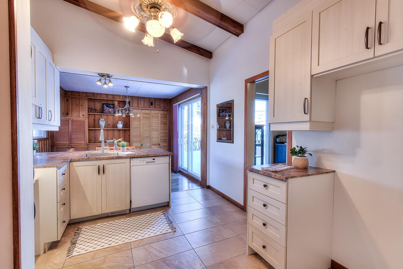 Kitchen - 139 Av. Giroux, Laval (Laval-Des-Rapides), QC - Indoor