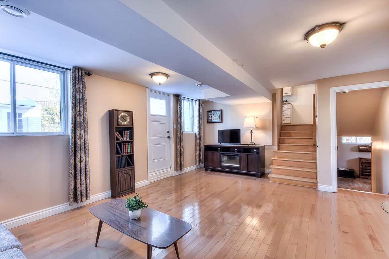 Family room - 139 Av. Giroux, Laval (Laval-Des-Rapides), QC - Indoor Photo Showing Living Room